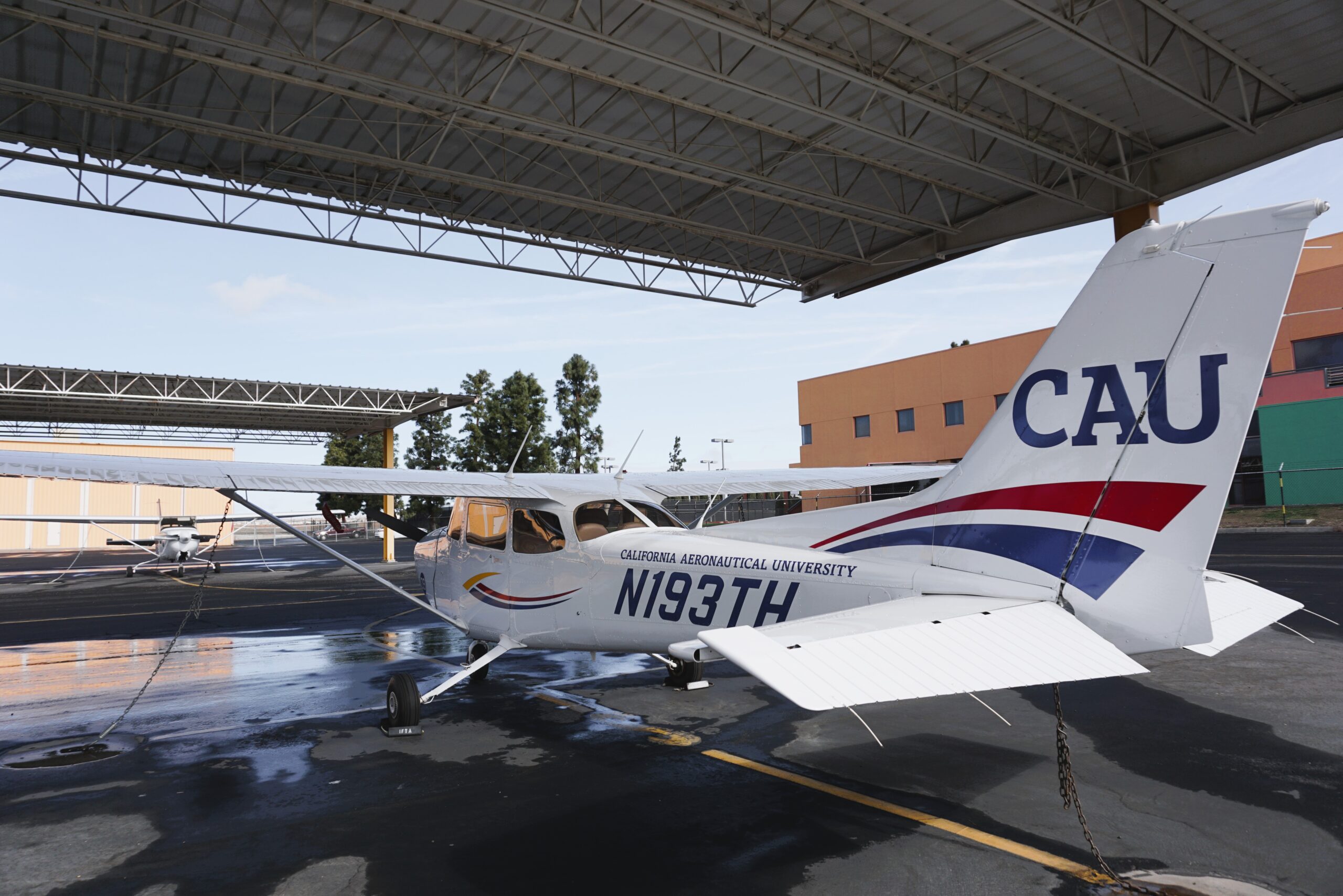 Differences and Similarities in Cessna vs Piper Aircraft - CAU