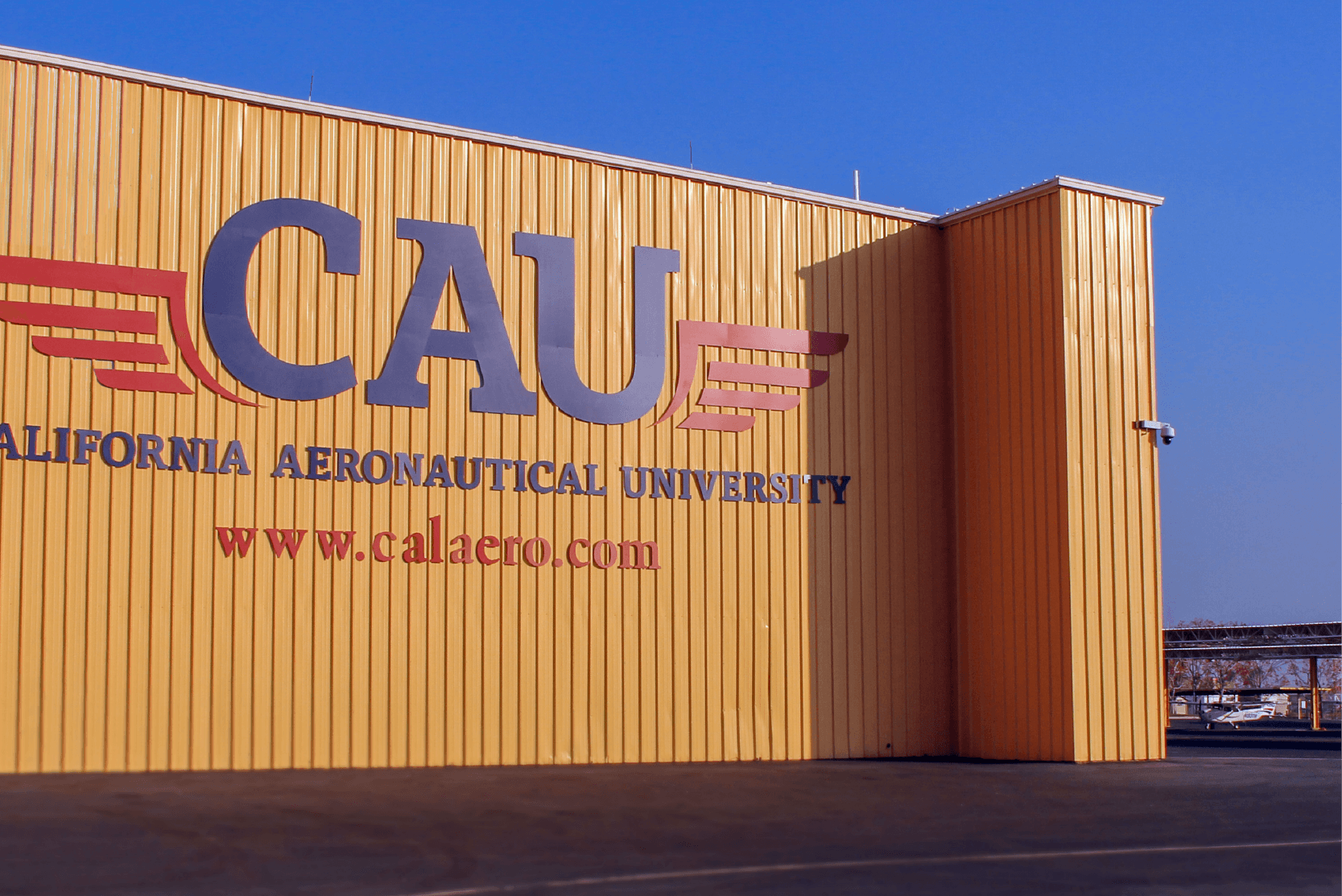 CAU Bakersfield hangar for aircraft maintenance